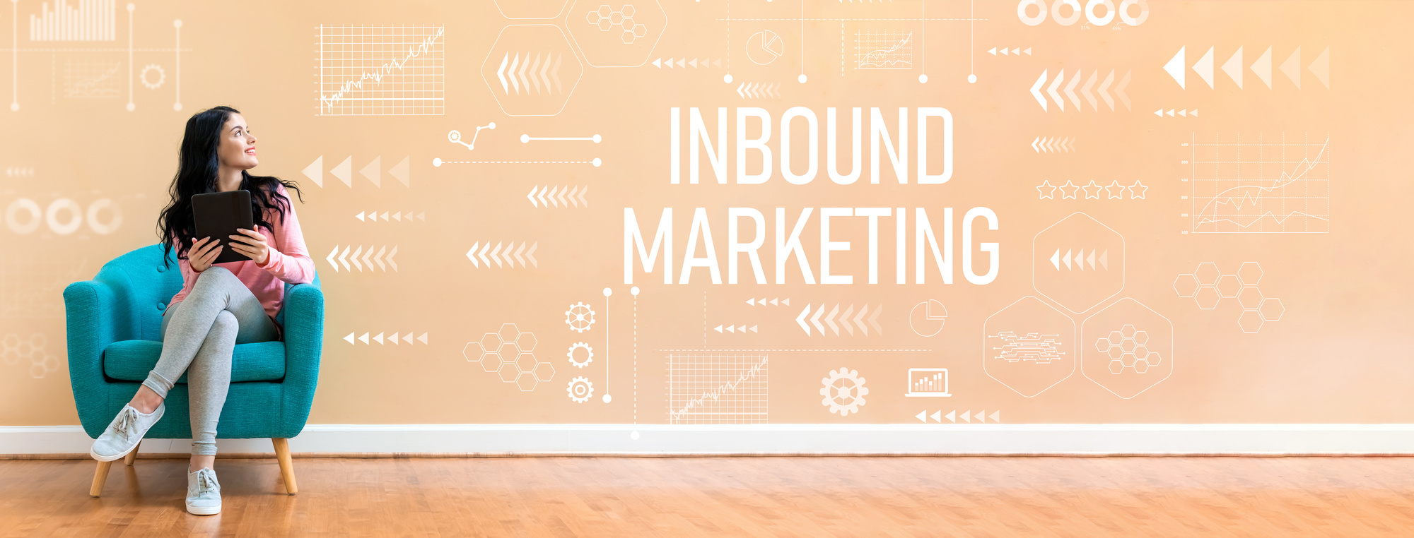 Inbound marketing with woman using a tablet